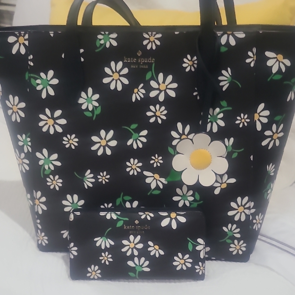 Kate Spade dana scattered daisies Black Multi floral Tote and Wallet Set-NEW